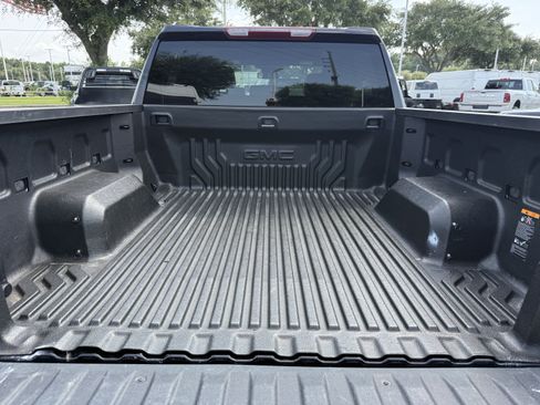 Used 2025 GMC Sierra 1500 SLT AWD/4WD image 30
