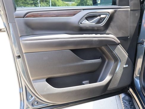 Used 2021 Chevrolet Suburban Z71 AWD/4WD image 12