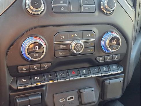 Used 2021 GMC Sierra 1500 Denali w/ Denali Ultimate Package AWD/4WD image 9