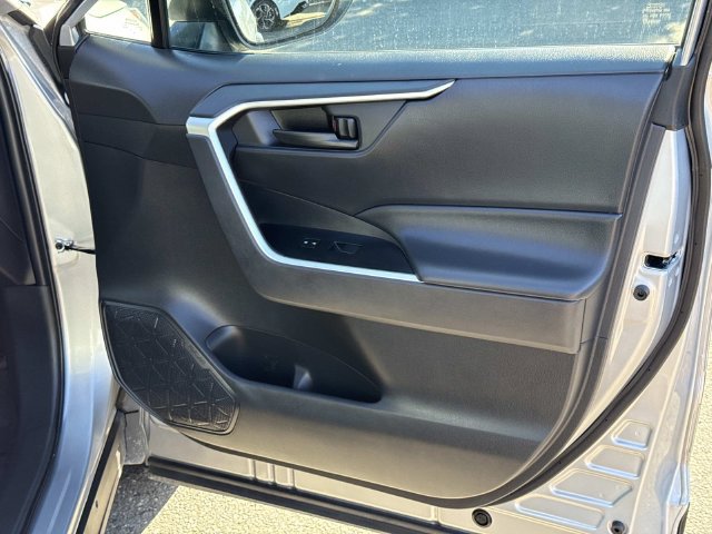 Used 2024 Toyota RAV4 LE AWD/4WD image 8
