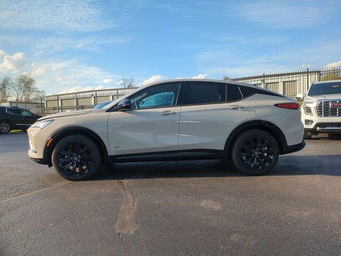 New 2026 Buick Envista Sport Touring w/ Studio Series image 8