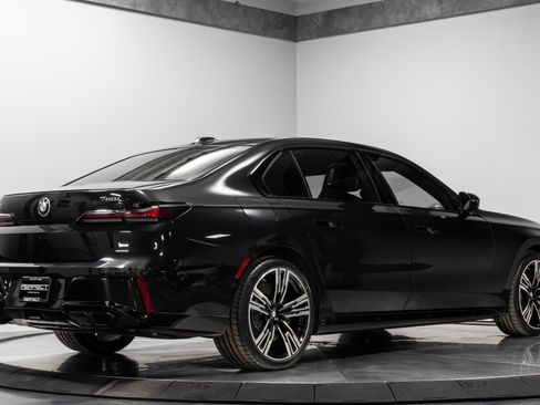 Used 2023 BMW 760i xDrive image 13