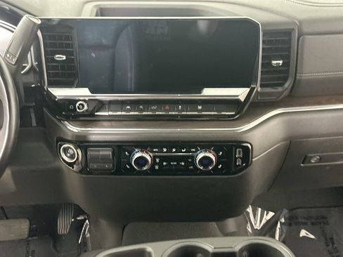 Used 2025 GMC Sierra 1500 SLT AWD/4WD image 18