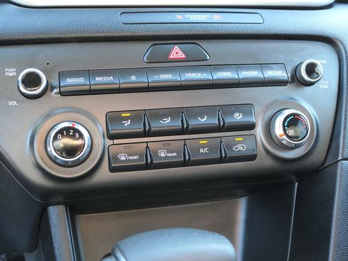 Used 2022 Kia Sportage LX image 25