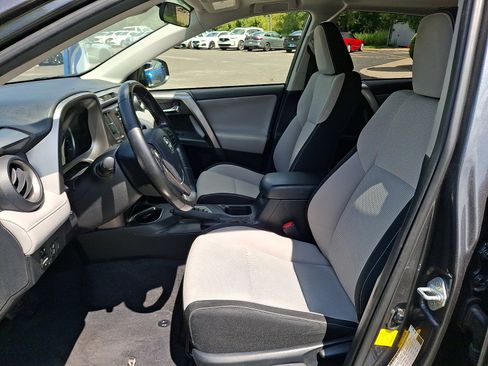 Used 2018 Toyota RAV4 XLE AWD/4WD image 14