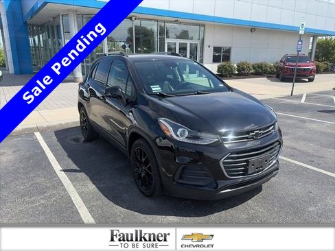 Used 2021 Chevrolet Trax LT w/ Premium Seat Package FWD image 1