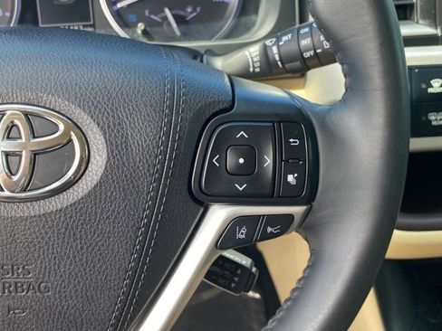 Used 2019 Toyota Highlander SE image 29