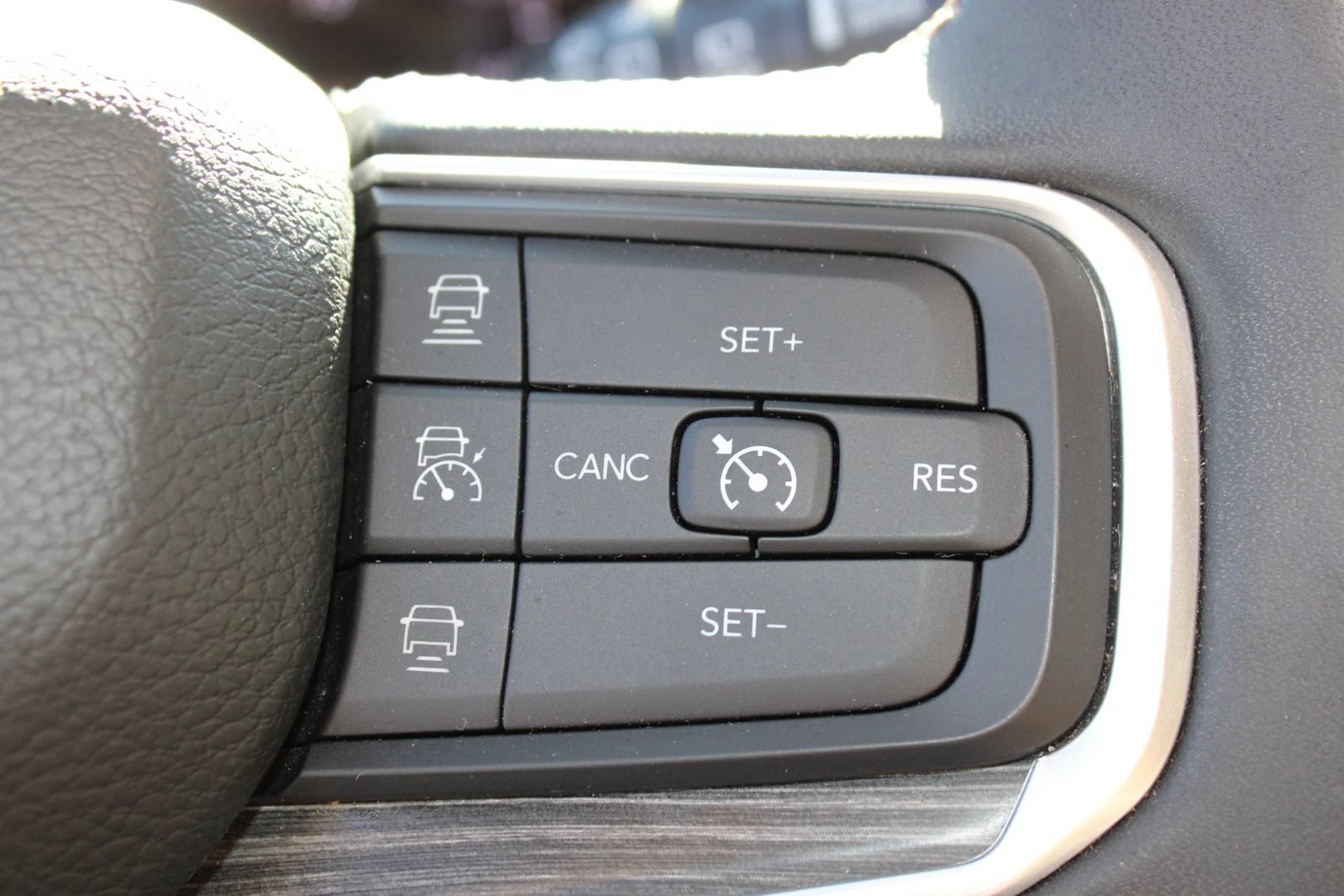 Used 2024 Jeep Wagoneer L Series II RWD image 19