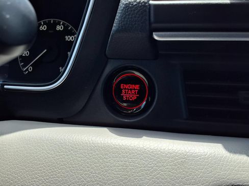 Used 2025 Honda Pilot Touring image 12