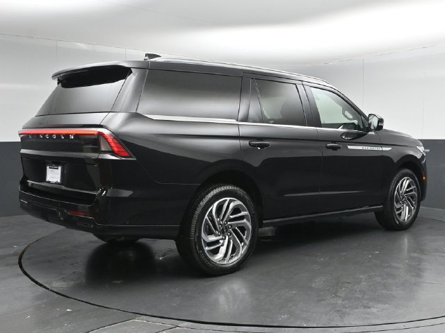 Certified 2025 Lincoln Navigator Reserve AWD/4WD image 7