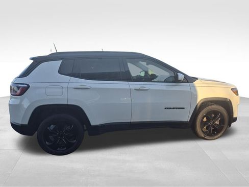 Used 2018 Jeep Compass Altitude image 11