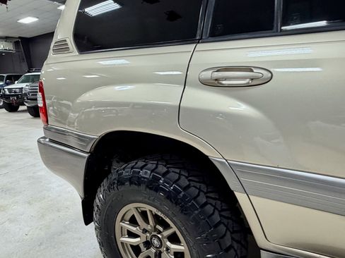 Used 2006 Toyota Land Cruiser image 18