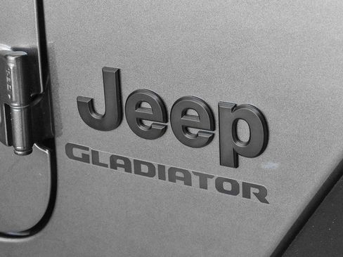 Used 2022 Jeep Gladiator Willys image 9