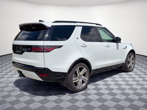 Used 2023 Land Rover Discovery HSE R-Dynamic AWD/4WD image 9