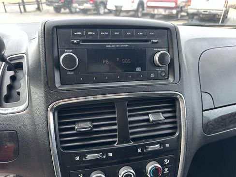 Used 2016 Dodge Grand Caravan SXT w/ Rear Park Assist Package image 16