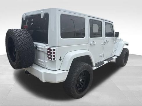 Used 2015 Jeep Wrangler Unlimited Sahara w/ Max Tow Package AWD/4WD image 9