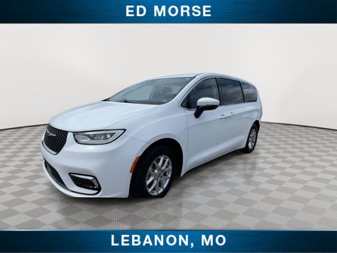 Used 2023 Chrysler Pacifica Touring-L FWD image 4
