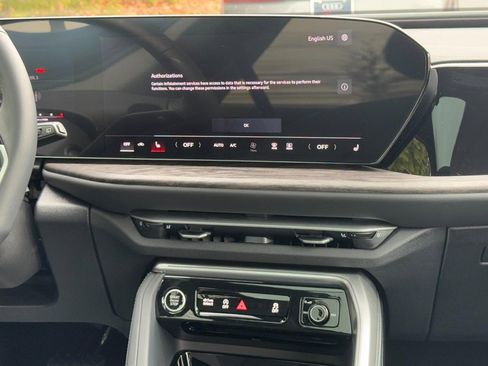 Used 2025 Audi Q5 Premium w/ Convenience Package image 13