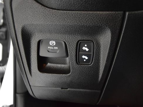 Used 2020 RAM 1500 Big Horn AWD/4WD image 19