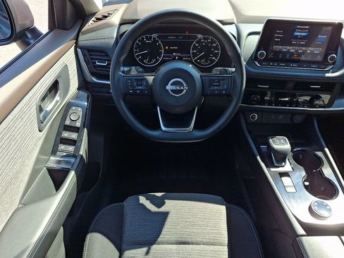 Used 2023 Nissan Rogue SV AWD/4WD image 2