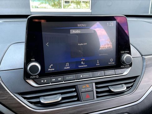 Used 2024 Nissan Altima 2.5 SV image 30