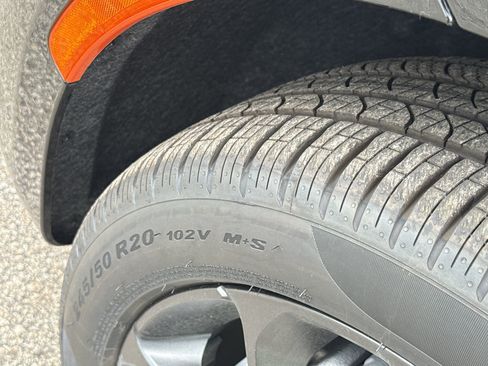 New 2027 Chrysler Pacifica Limited AWD/4WD image 11