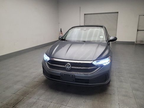 Used 2024 Volkswagen Jetta SE FWD image 15