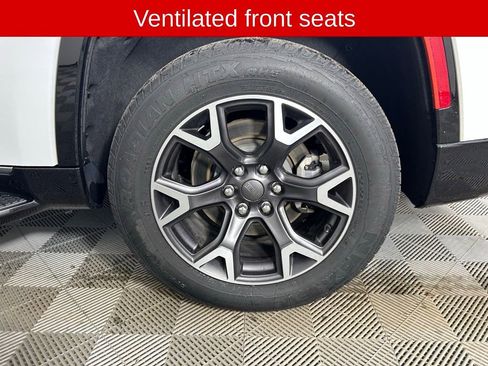 Used 2023 Jeep Wagoneer Series III w/ Preferred Equipment Group image 24