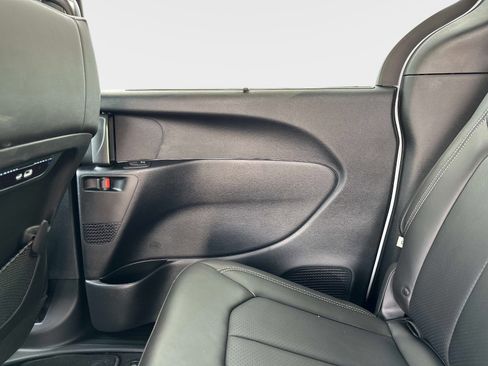 New 2026 Chrysler Pacifica Select image 14