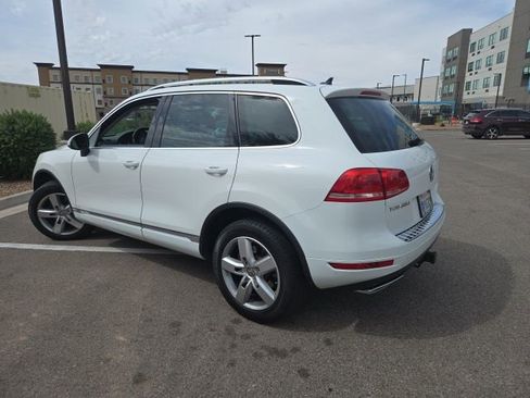 Used 2013 Volkswagen Touareg TDI image 5