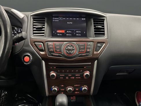 Used 2020 Nissan Pathfinder Platinum image 9