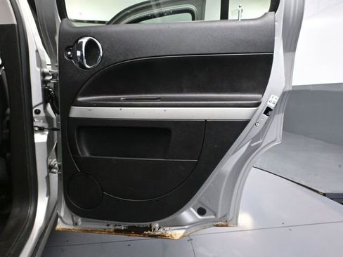 Used 2008 Chevrolet HHR LS image 32