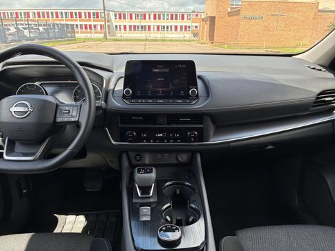 Used 2025 Nissan Rogue SV AWD/4WD image 14