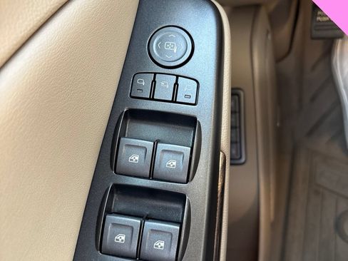 Used 2019 GMC Yukon XL SLT w/ Open Road Package RWD image 9