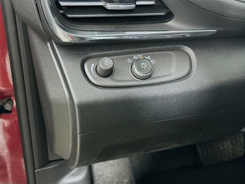 Used 2025 Buick Envista Preferred w/ Convenience I Package image 17