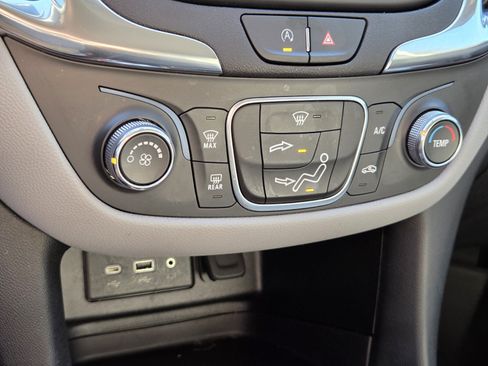 Used 2024 Chevrolet Equinox LS w/ LS Convenience Package FWD image 31