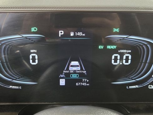 Used 2023 Kia Niro EX image 10