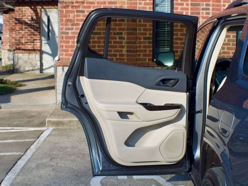 Used 2022 GMC Acadia Denali w/ Denali Ultimate Package image 42