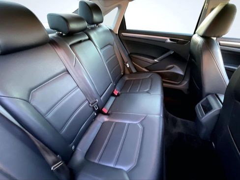 Used 2018 Volkswagen Passat 2.0T R-Line image 27