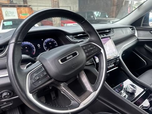 Used 2022 Jeep Grand Cherokee L Limited AWD/4WD image 10