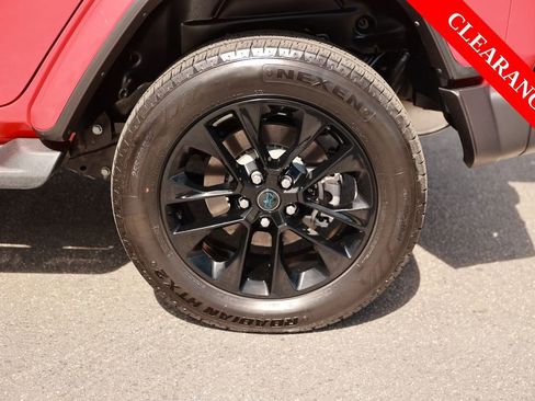 Used 2025 Jeep Wrangler Unlimited Sahara AWD/4WD image 10