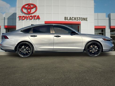 Used 2024 Honda Accord Sport image 2