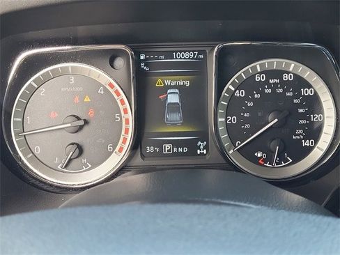 Used 2017 Nissan Titan PRO-4X w/ Pro-4x Convenience Package image 11