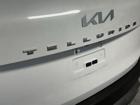 Used 2022 Kia Telluride EX w/ EX Premium Package FWD image 10