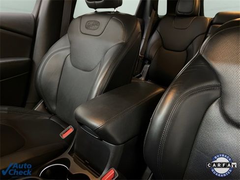 Used 2017 Jeep Cherokee Overland w/ Technology Group image 56