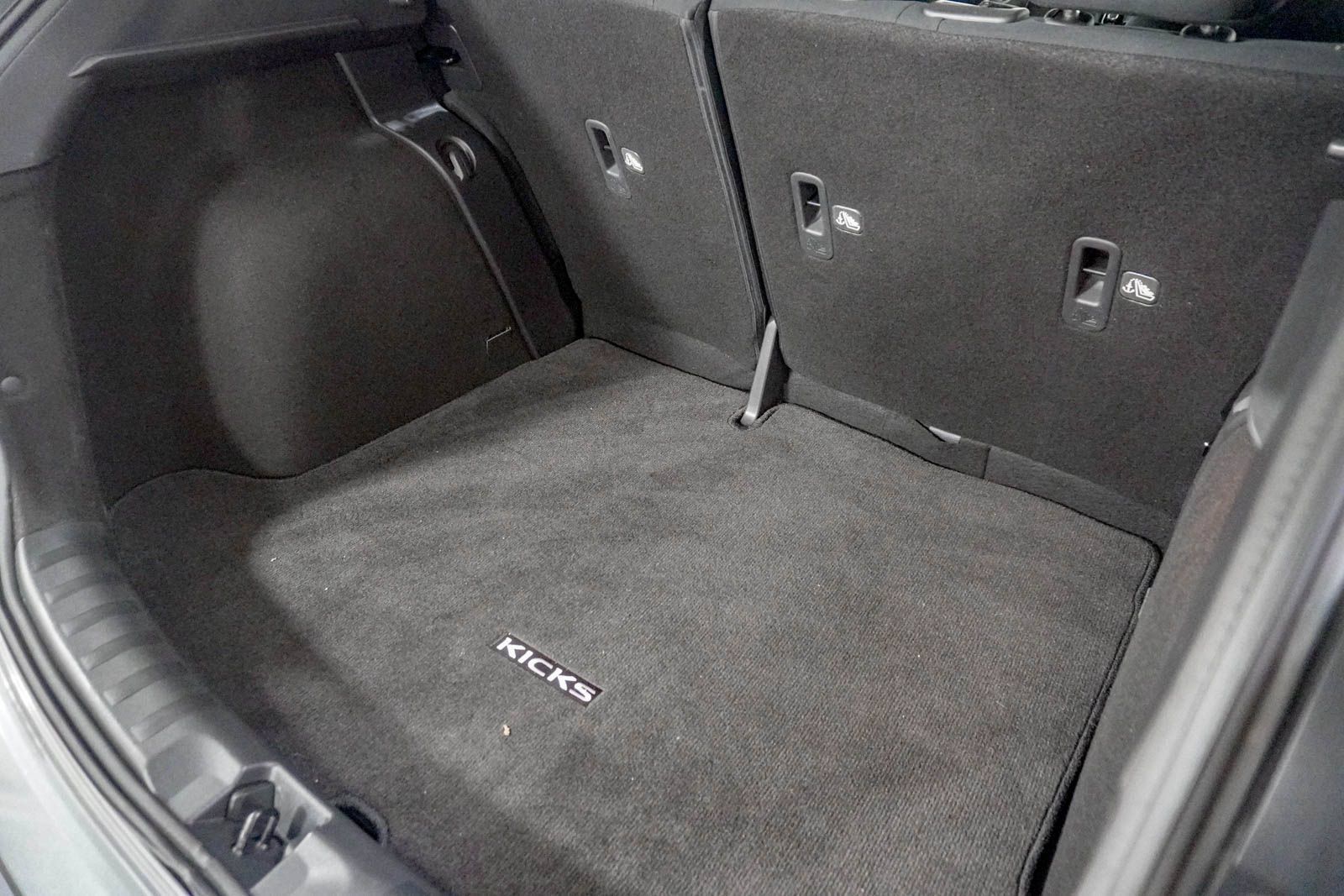 Used 2023 Nissan Kicks S FWD image 9