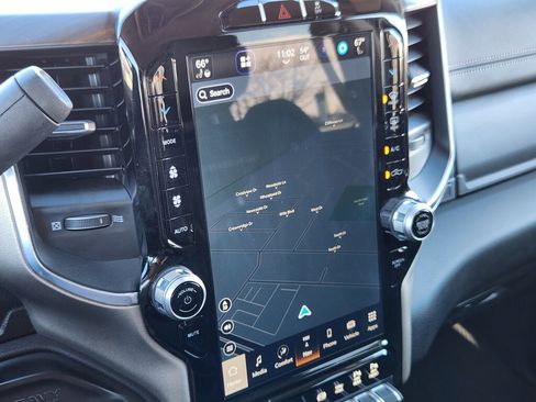 Used 2024 RAM 2500 Laramie w/ Towing Technology Group image 18