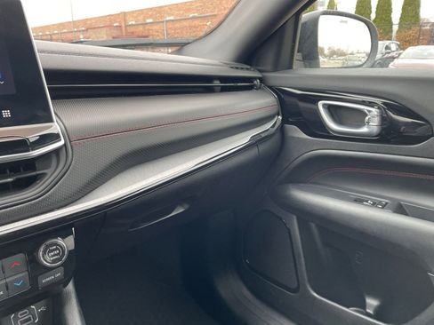 Used 2025 Jeep Compass Trailhawk image 35