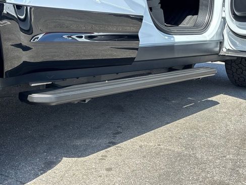 Used 2023 Land Rover Defender 110 V8 image 31