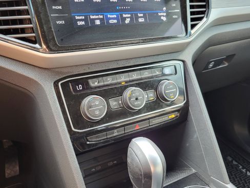 Used 2023 Volkswagen Atlas Cross Sport SE FWD image 28